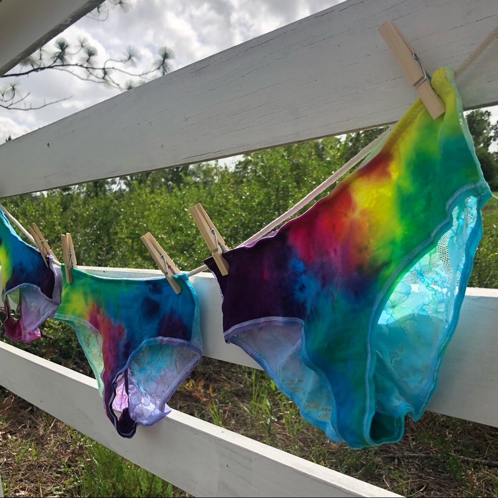 Rollin out the tie dye 💫